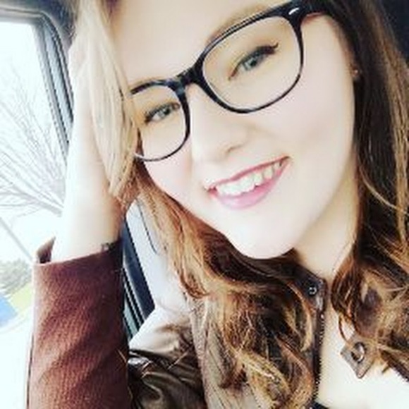 Meet your Posher, Shea - Picture 1 of 1